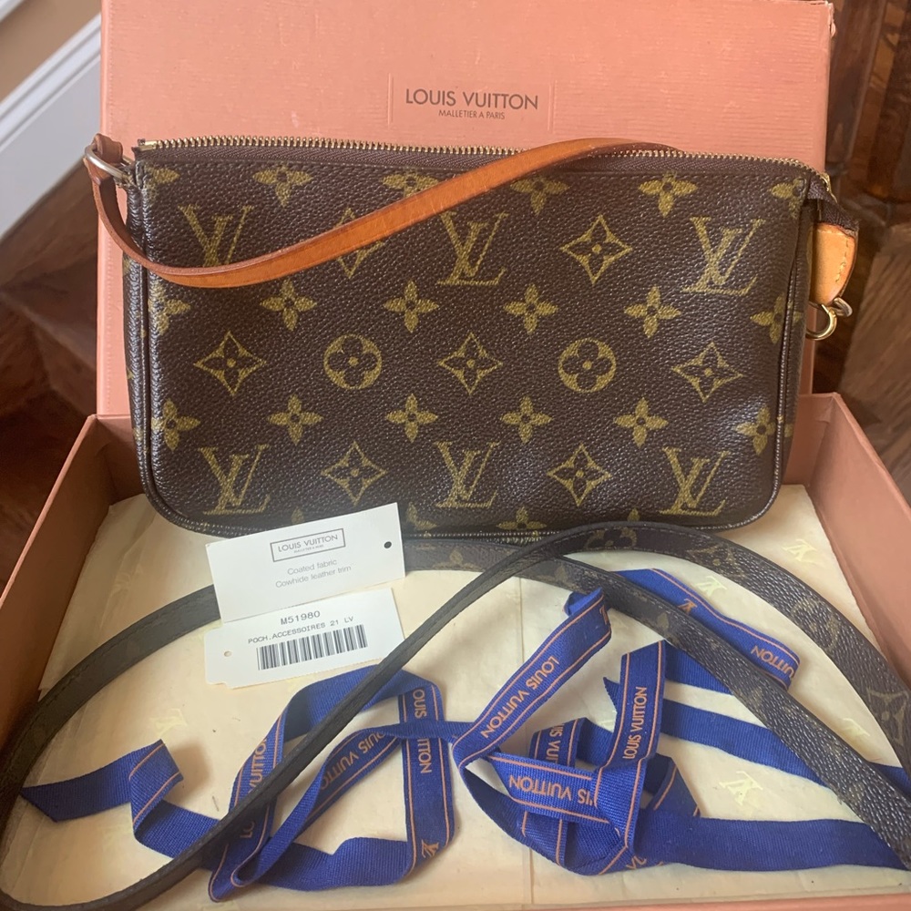 Authentic Louis Vuitton Classic Monogram Pochette